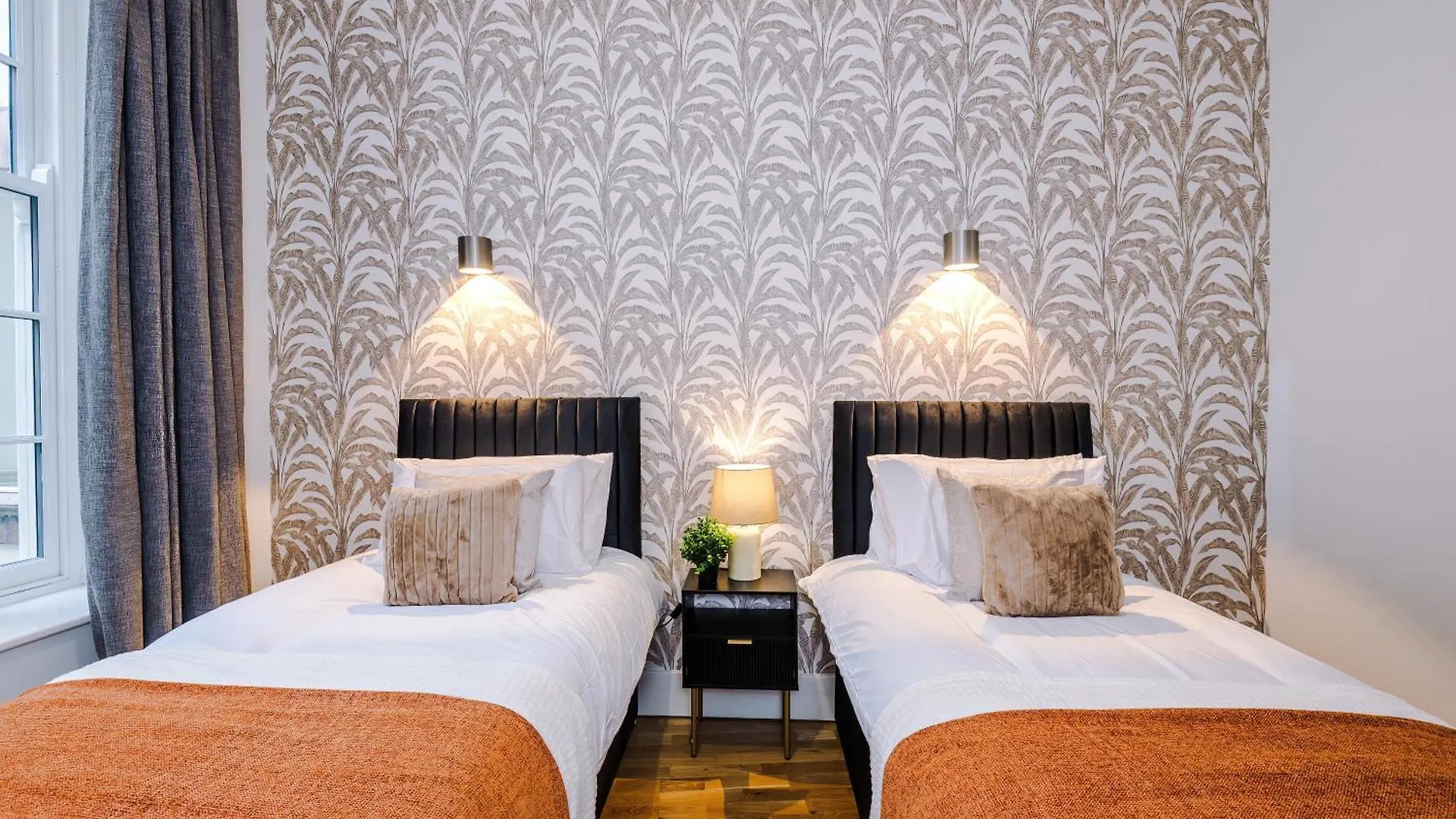 Boutique Central York Apartments Sleep 12